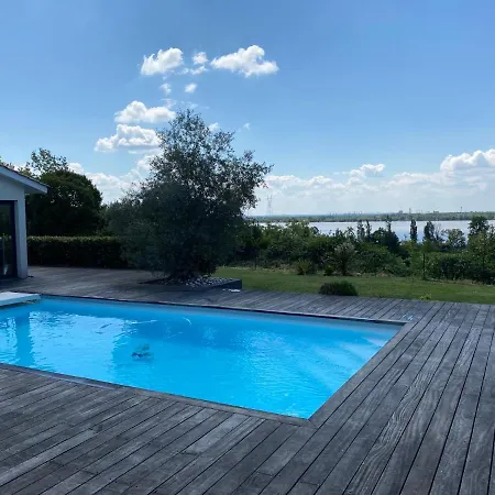 Villa Familiale A La Campagne Avec Vue Sur Le Fleuve - Proche De Bordeaux *