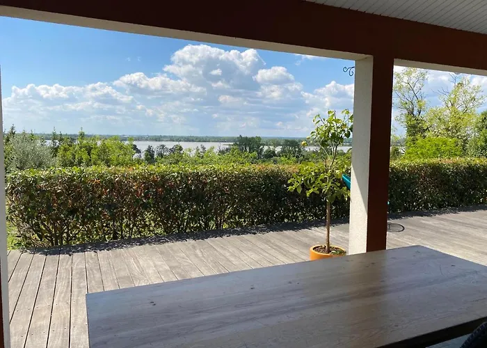 Villa Familiale A La Campagne Avec Vue Sur Le Fleuve - Proche De Bordeaux