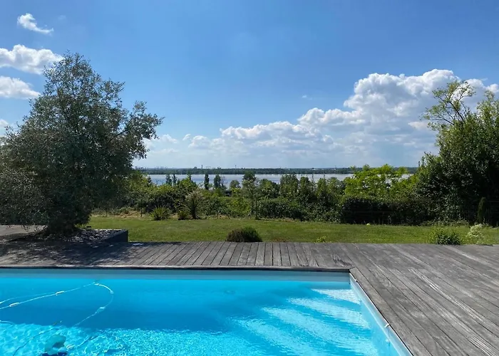 Villa Familiale A La Campagne Avec Vue Sur Le Fleuve - Proche De Bordeaux